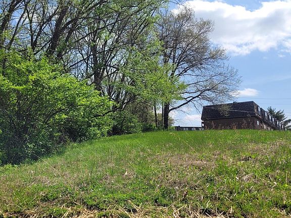 3rd image of 604 Norris Dr