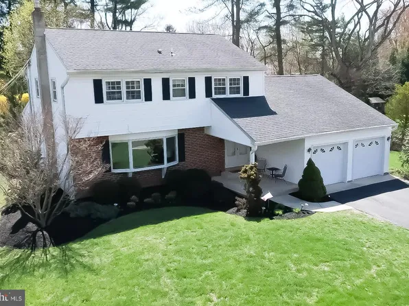 11 Lopatcong Dr, Ewing, NJ 08638