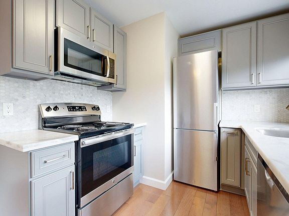 2nd image of 1490 Chestnut St APT 3