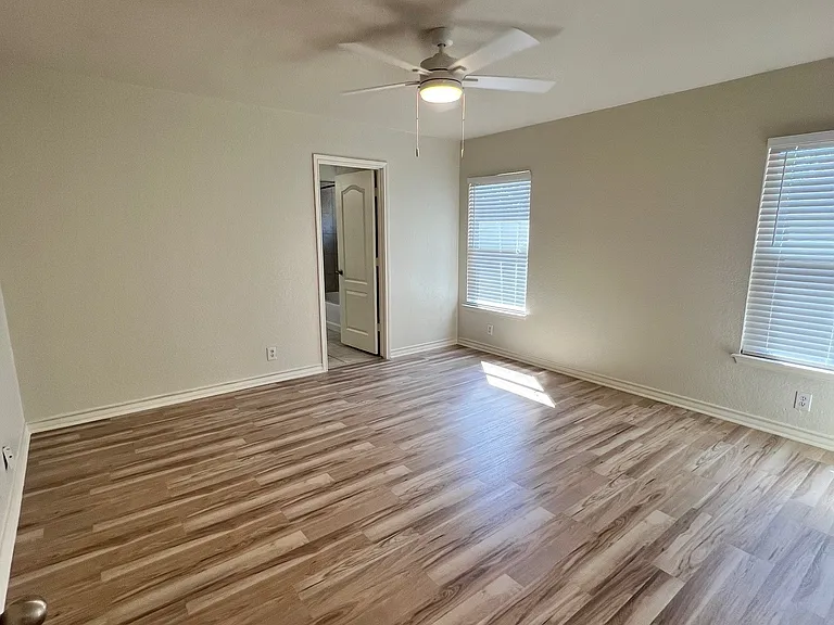 10547 Weser Ln — Photo 8