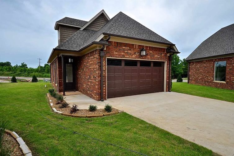 1st image of 2811 Village Meadow Cv