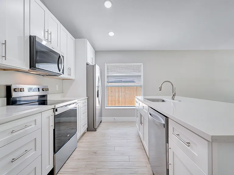 857 Dunbar St — Photo 2