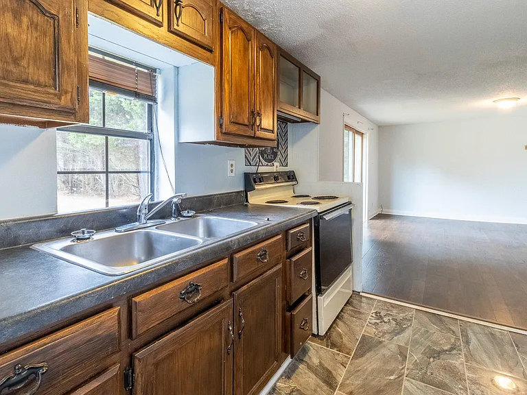 104 Wilder St — Photo 4