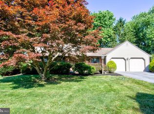1006 Ladderback Dr, Lancaster, PA 17601