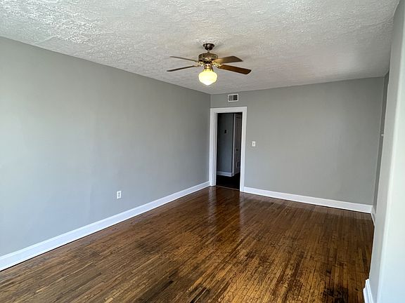 2nd image of 672 1/2 N High St APT 4