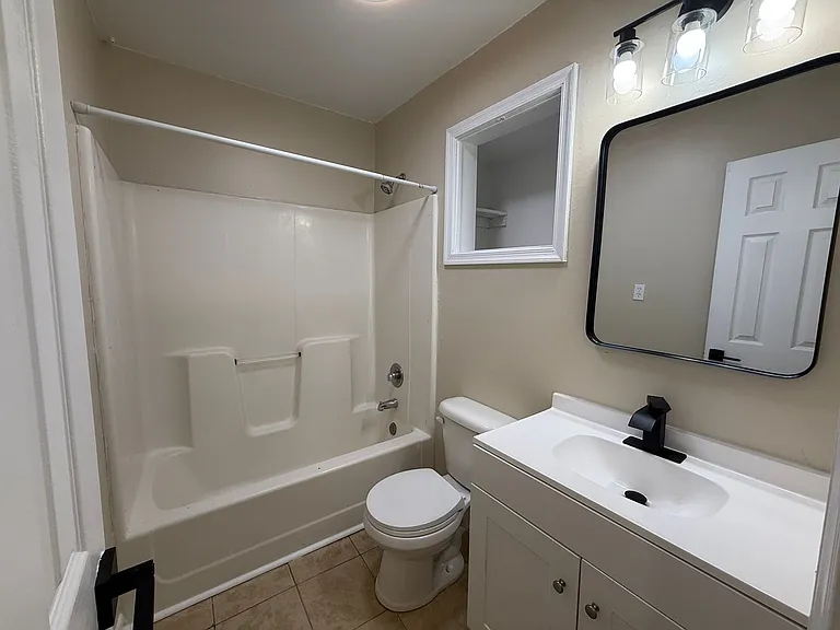 1151 Perry St — Photo 14