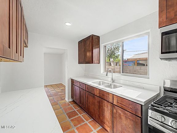 3rd image of 2850 E 19th St