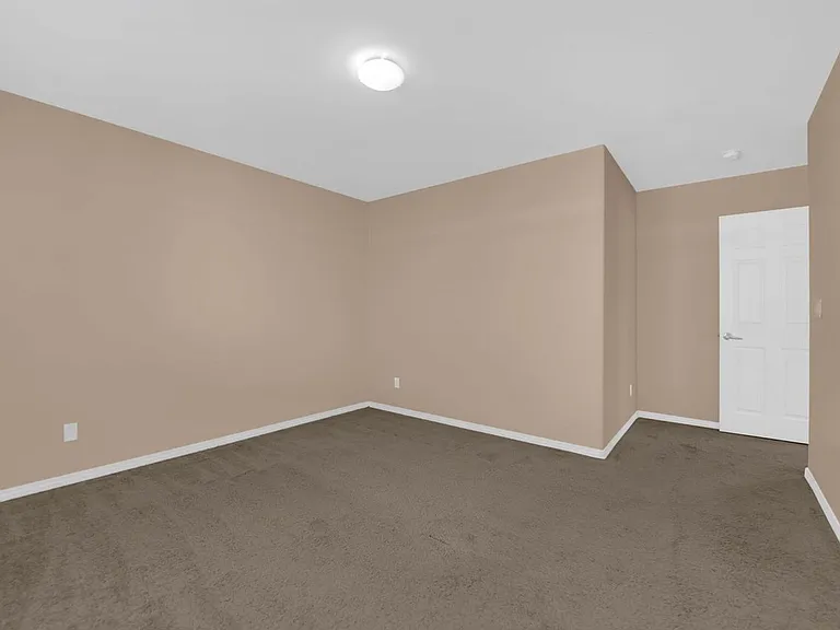 7330 Phlox Rd — Photo 10