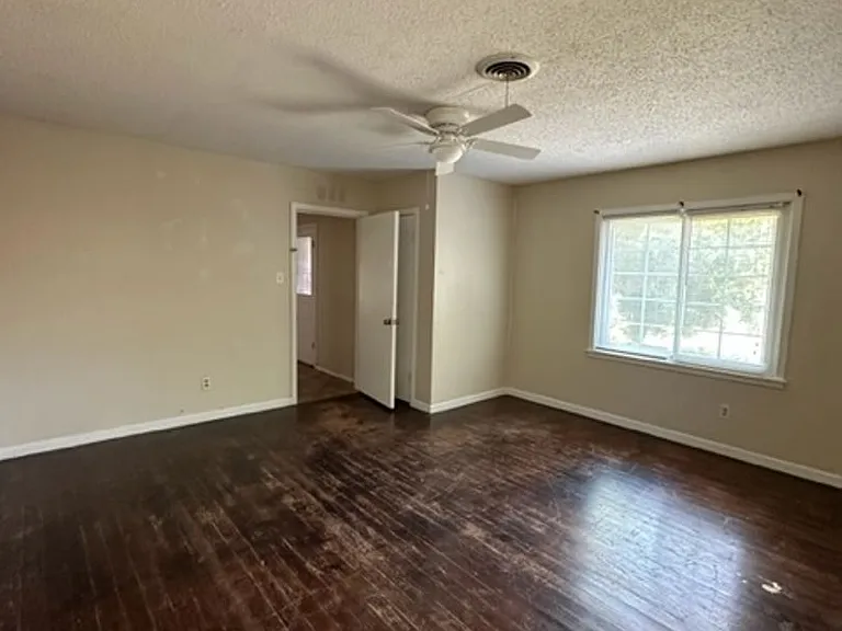 934 Ballinger St — Photo 9