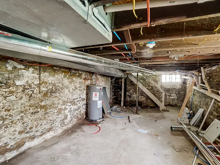 1852 Knox St — Photo 30