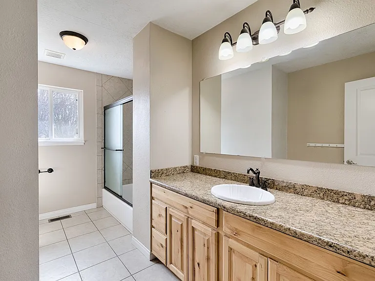 2960 S Apple St — Photo 28