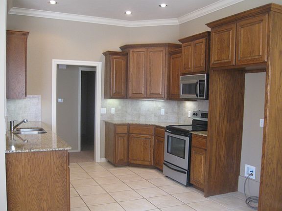 Beautiful, spacious kitchen