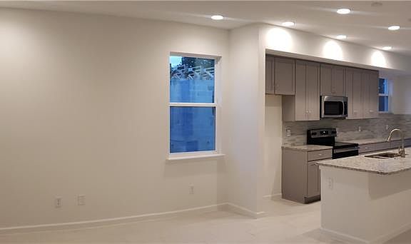 4th image of 1029 La Mirada Ct #166