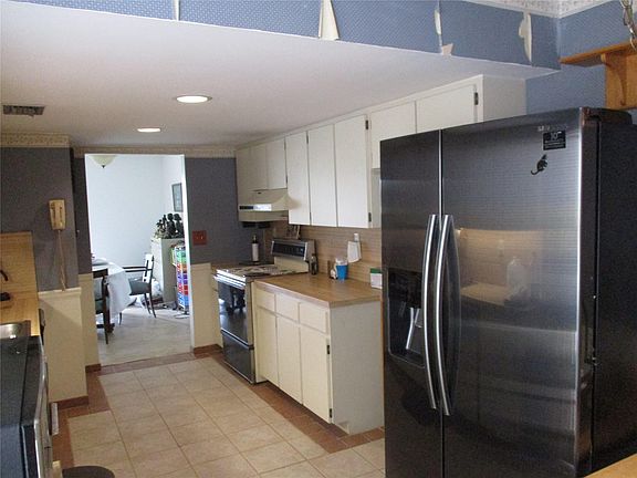 4th image of 19700 W Lake Drive