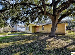 1314 E Travis St, Luling, TX 78648