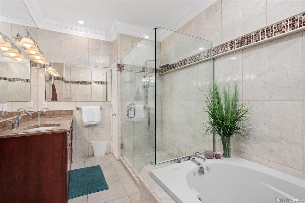 Apartment in Melville, The Greens at Half Hollow - More