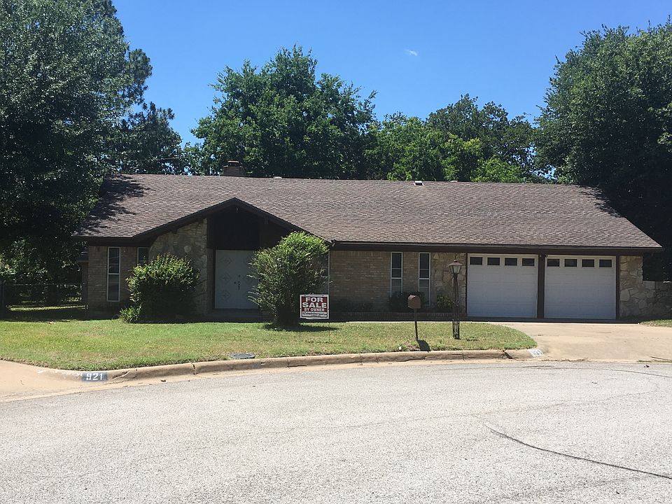 1st image of 925 Charleston Ct