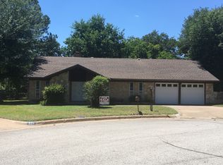 925 Charleston Ct, Bedford, TX 76022
