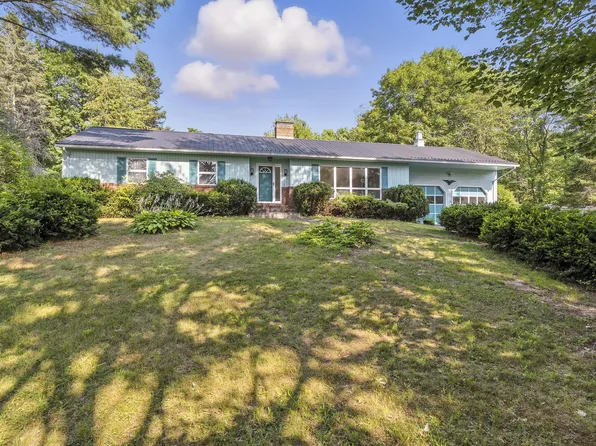 18 Martin Heights, Raymond, ME 04071