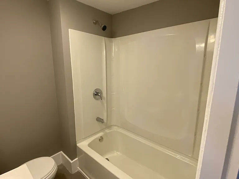 652 Manton Ave #2L — Photo 37