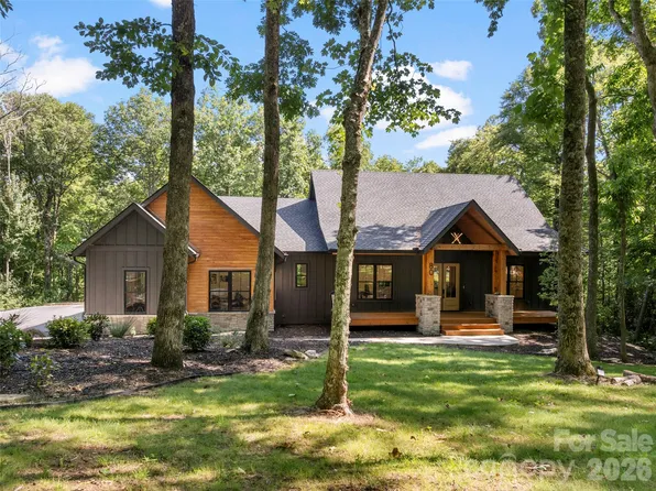 80 Maple Grove Ct, Hendersonville, NC 28792
