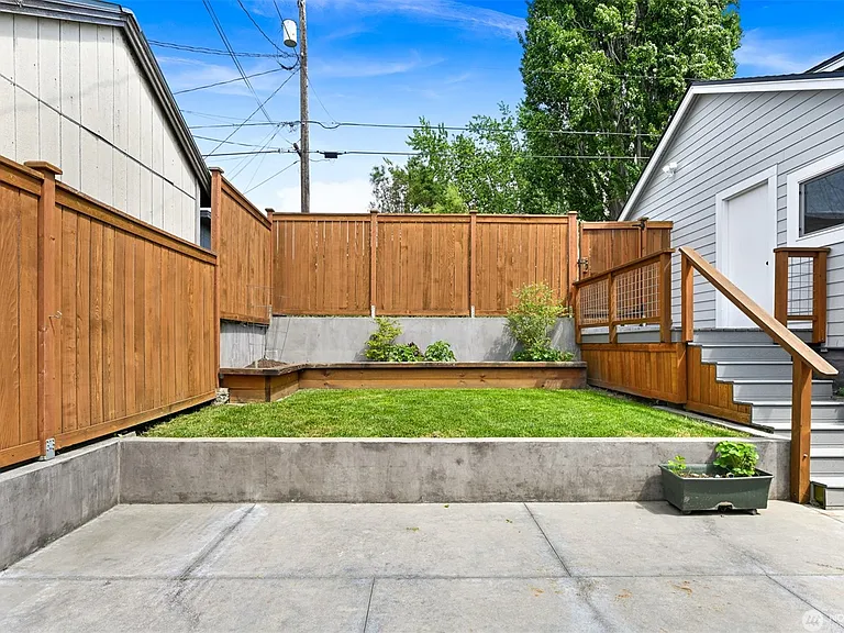 809 12th St — Photo 29