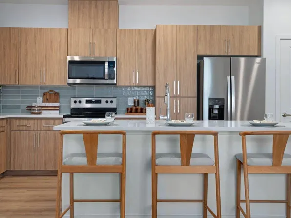 Radia Avondale Station