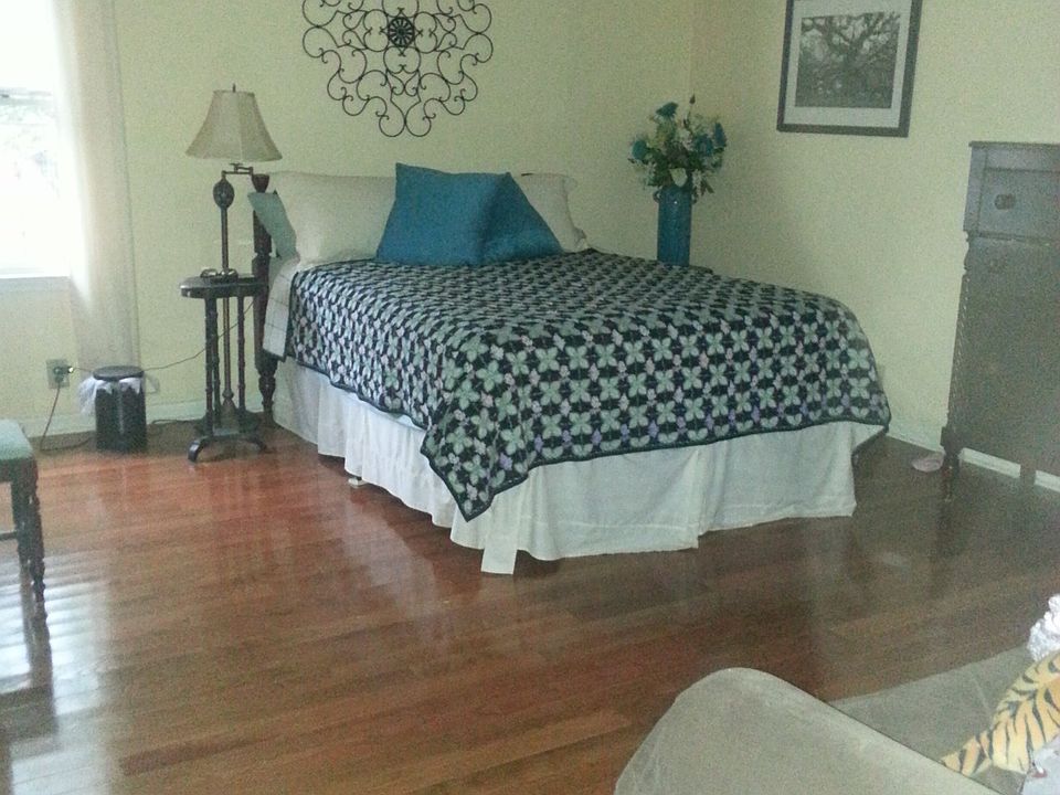2nd image of 2422 Ravenwood Dr