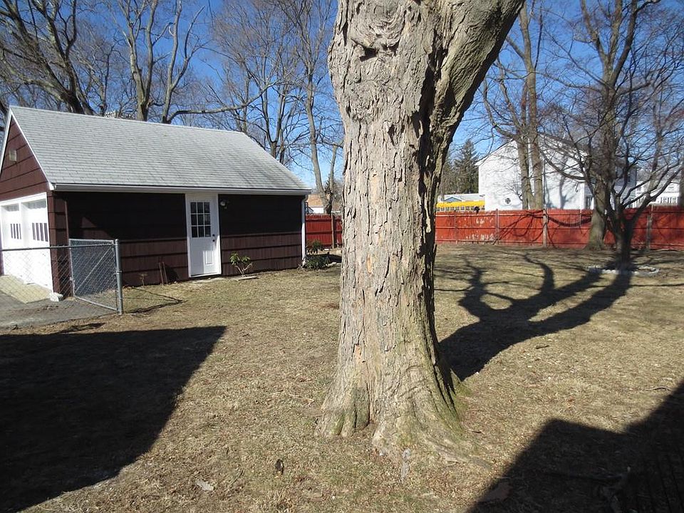 2nd image of 10 E Britannia St