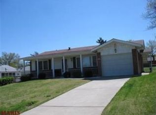 808 Hi Crest Dr, Saint Louis, MO 63125