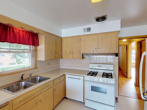 5th image of 7258 N Oriole Ave