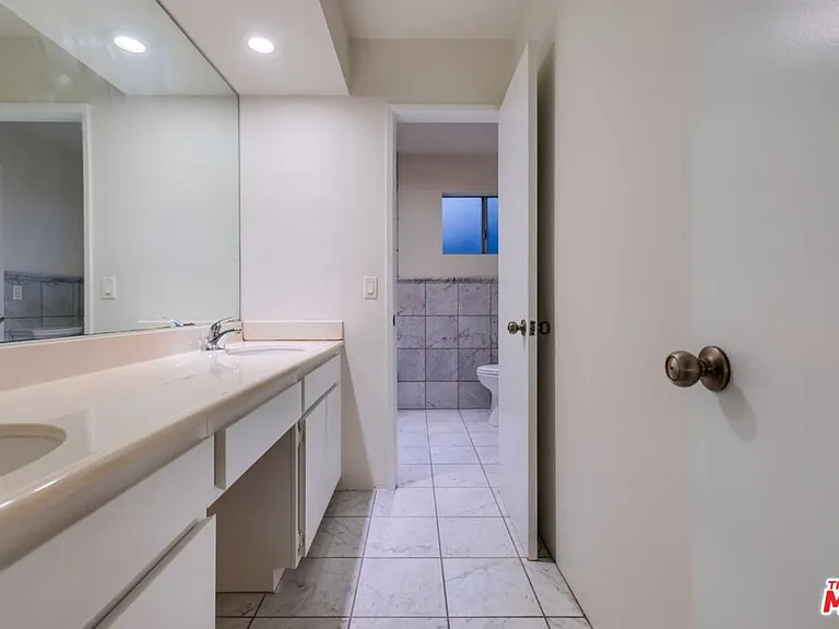 1077 W Kensington Rd #3 — Photo 49