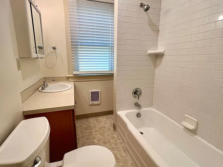 Stunning Vintage 2 Bed 1 Bath in NW 23rd! — Photo 10