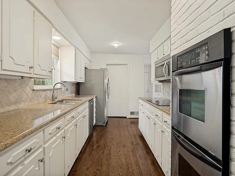 6207 Berwyn Ln — Photo 9