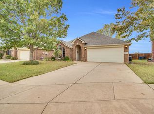 10620 Donnis Dr, Fort Worth, TX 76244