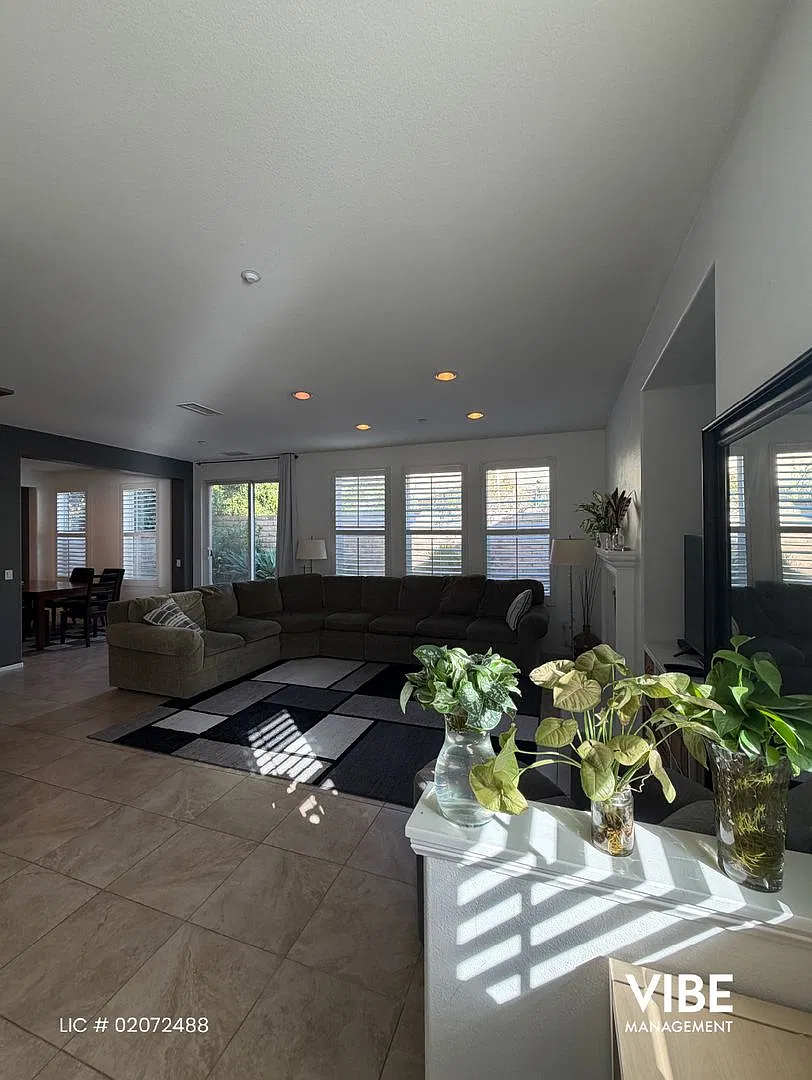Spacious Canterbury Townhome close to all — Photo 4