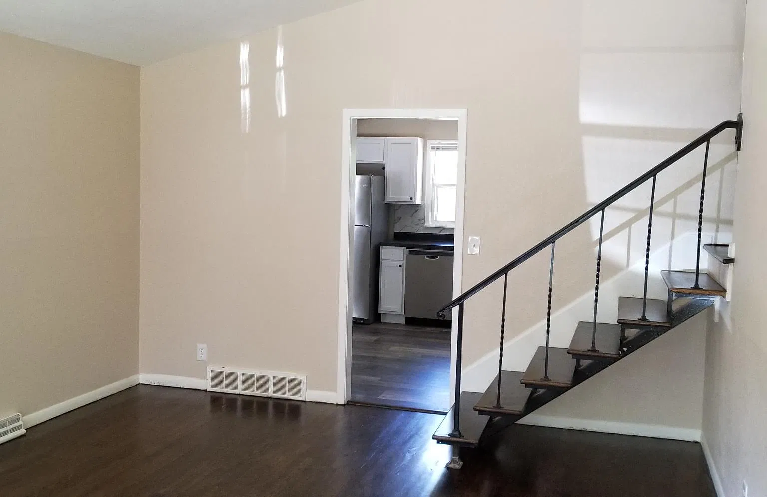 202 Brookside Dr — Photo 3