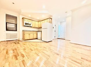 1590 York Ave APT 2A, New York, NY 10028