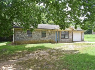 305 W Rosewood St, Hugo, OK 74743