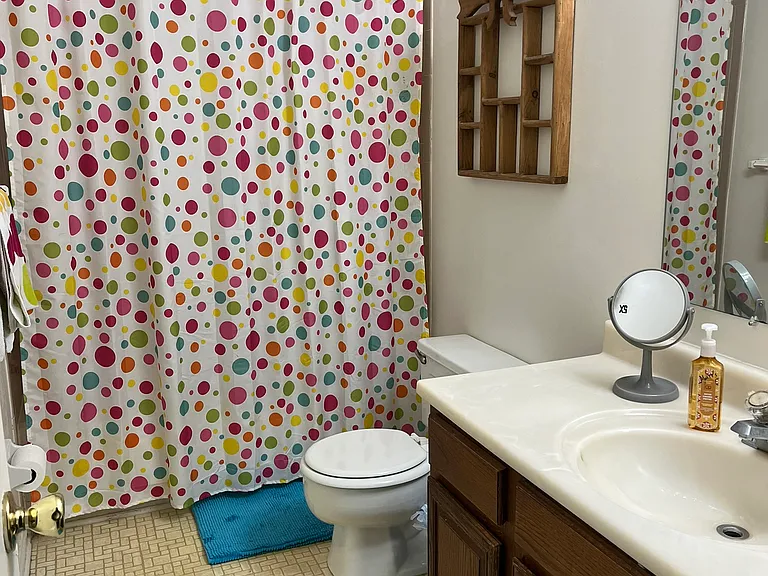 2nd full bath on upper level;