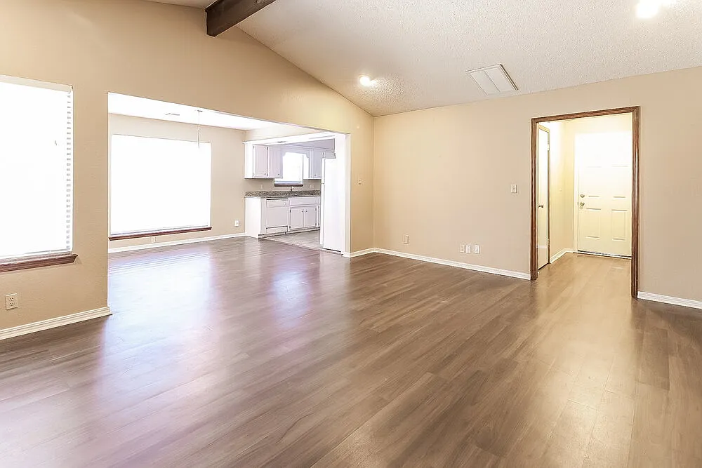 3 bed, 2.0 bath, 1660 sqft, $1,690 — Photo 3
