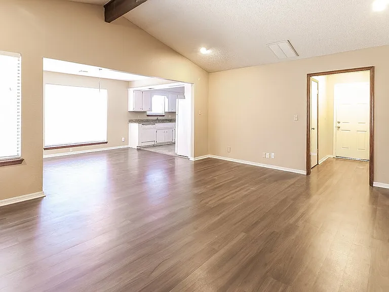 1112 NE 21st Ct — Photo 4