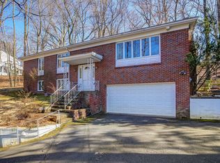 1055 Summit Ln, Mountainside, NJ 07092