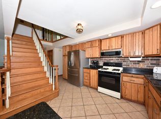 10227 N River Rd, Mequon, WI 53092