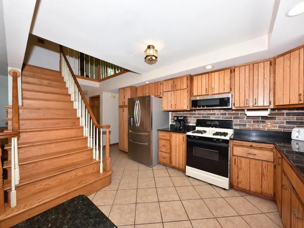 10227 North River ROAD, Mequon, WI 53092