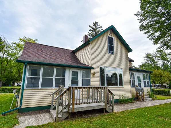 621 1st St E, Thief River Falls, MN 56701