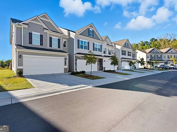 3rd image of 91 Pinnacle Way