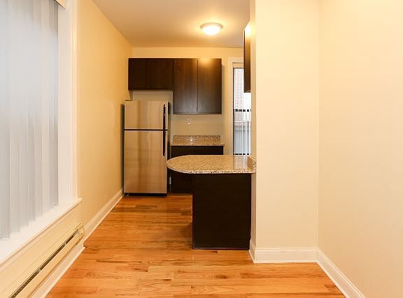 4th image of 1218 N Dearborn St APT 1A