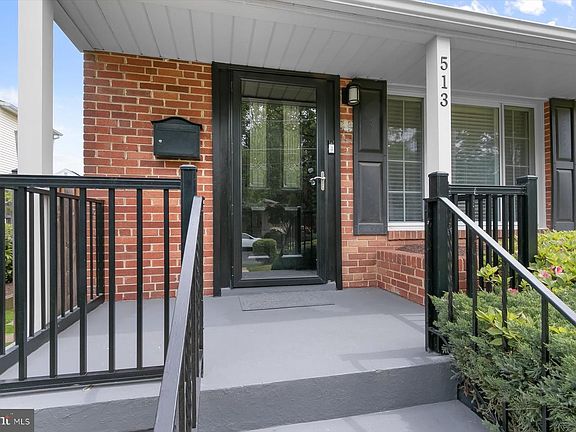 5th image of 513 Gilmoure Dr
