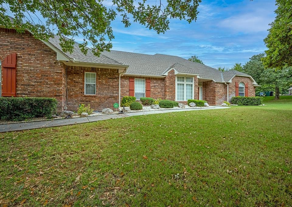 1st image of 9908 Hidden Hollow Ln